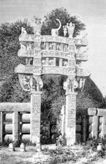 Porte du nord du grand stupa de Sanchi
