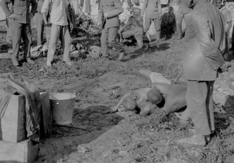 Orléans, camp d'Indiens. La lutte