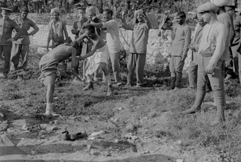 Orléans, camp d'Indiens. La lutte