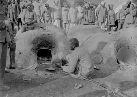 Orléans, camp d'Indiens. Les fours indiens
