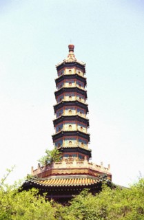Pagode vernie dans le temple de Sumeru, à Chengde
