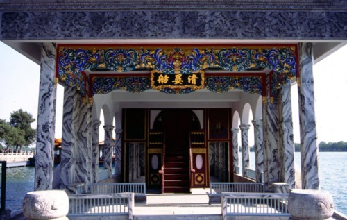 Le Palais d Eté, bateau de marbre