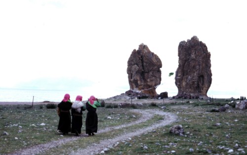 Femmes tibétaines près du lac sacré de Nam Co
