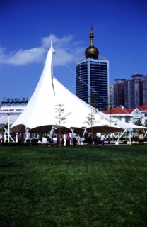 Bâtiment moderne sur la plage