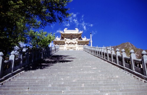 Wutai shan, l'un des plus anciens sites bouddhistes de Chine; temple de Longquan, voûte de pierre