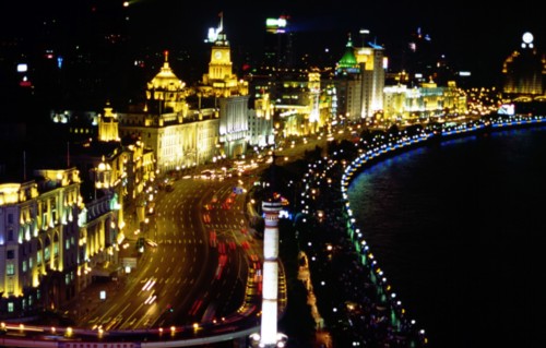 Vue nocturne du Bund, à Shanghaï