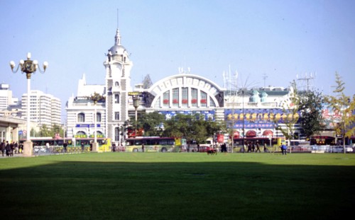 Porte de Zhengyangmen, Qianmen (porte centrale), ancienne gare de Pékin