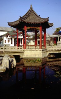 Pavillon Yuexia dans le parc du lac Daming
Province du Shandong, Chine