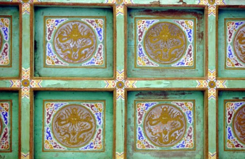 Parc de Beihai, Pavillon des Cinq Dragons, motif de dragons sculptés sur bois