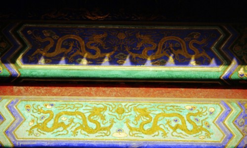 La Cité Interdite (le Palais impérial des dynasties Ming et Qing), motifs représentant des dragons sur le toit