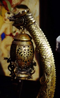 Artisanant traditionnel, motif décoratif représentant un dragon