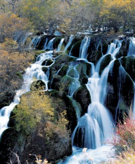 Chute de Nuorilang dans la Vallée de Jiuzhai, province du Sichuan, Chine