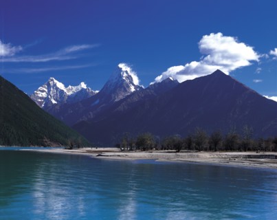 La rivière Brahmaputra au Tibet, Chine