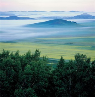 Collines recouvertes de brume, Chine