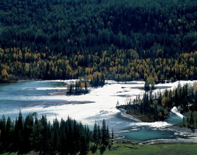 Le lac HanaSi, province du Sinkiang, Chine