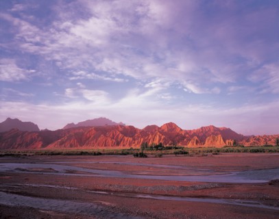 Gorge dans la région de Kuche, province du Sinkiang,  Chine