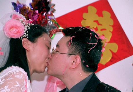 Pneumonie atypique. Malgré l'épidémie, un mariage à Beijing. Mai 2003.