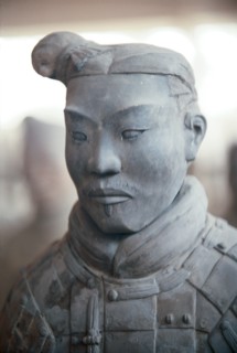 Tête de guerrier en terre cuite, Chine