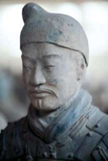 Tête de guerrier en terre cuite, Chine