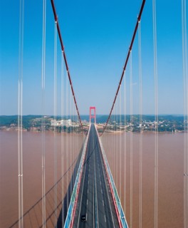 Pont-route de Huangbohe enjambant le fleuve Changjiang, Yichang, Hubei, Chine