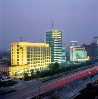 Siège de la "China Net Communication" (anciennement Chine Télécom), route de Changan à Pékin, Chine