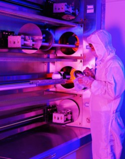 An engineer working at a certain integrated circuit production line in China