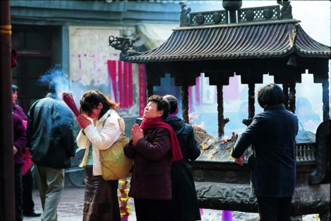 the pilgrims at Baiyun Monastery?Kaifeng,Henan Province,China