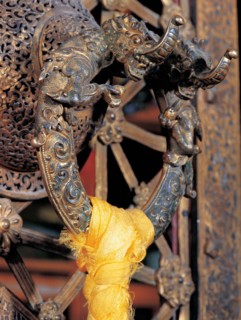 Heurtoir avec un dragon cuivré, Tibet, Chine