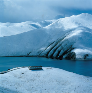 Yamzho Yumco in Tibet,China