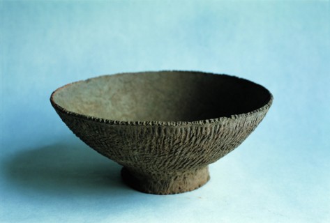 A red pottery bowl with rope-shaped design from Dadiwan Culture,Gansu Province,China