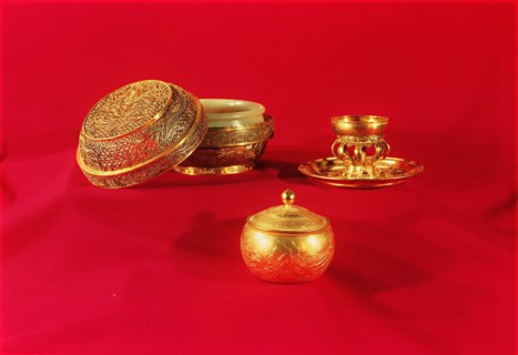 Gold carved boxes from ancient China