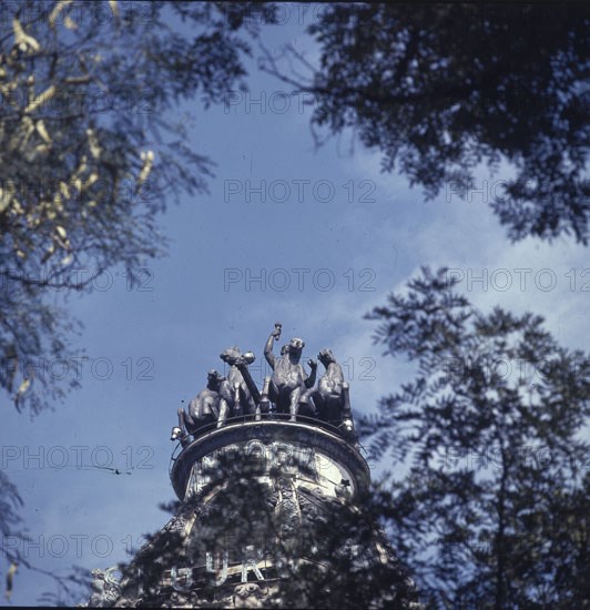 MONASTERIO ARRILLAGA JOSE
CUADRIGA QUE REMATA EL EDIFICIO SIMBOLO DEL CARRO DE LA AURORA -