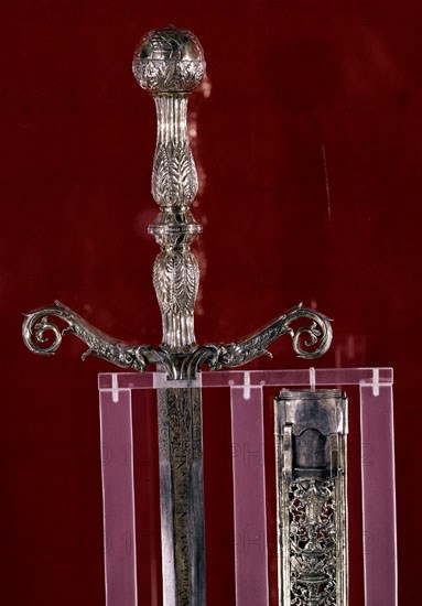 ESPADA DE LOPEZ DE MENDOZA XXII CONDE DE TENDILLA-DET EMPUÑADURA(CONJ 2553)
Madrid, Lazaro