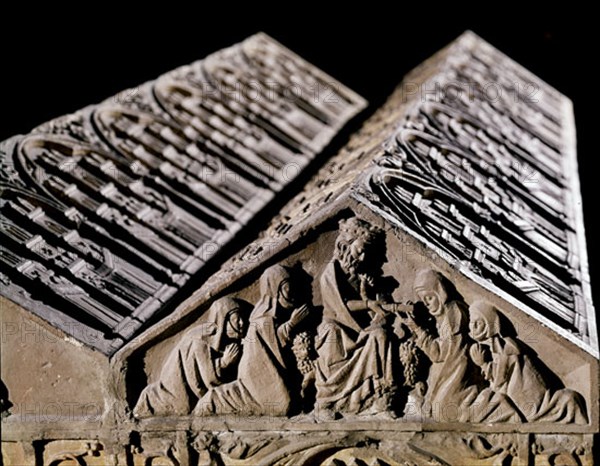 SEPULCRO DE ALFONSO VIII Y LEONOR- DETALLE- EL REY DA BULA FUNDACIONAL A DÑA SOL,PRIMERA ABADESA