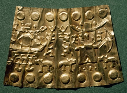 Object in repousse gold