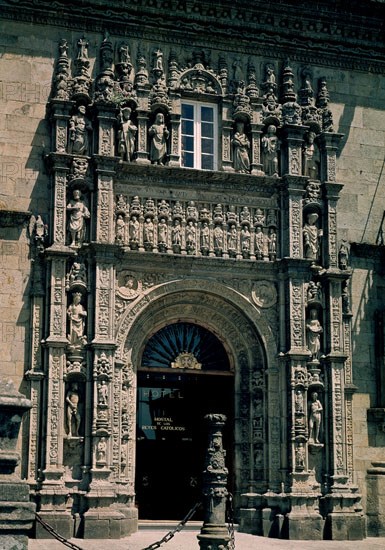 EGAS ENRIQUE
PUERTA PRINCIPAL DEL HOSPITAL DE LOS REYES CATOLICOS-FUNDADO EN 1492-ESTILO