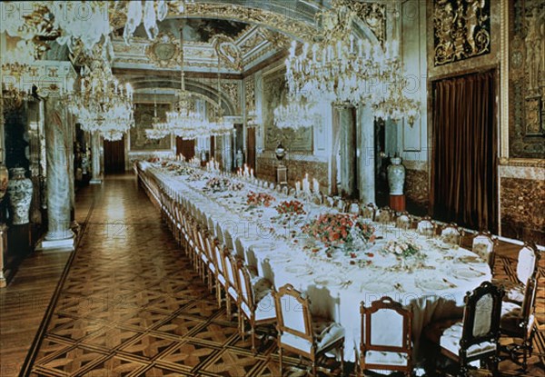 COMEDOR DE GALA PREPARADO PARA BANQUETE
MADRID, PALACIO REAL-INTERIOR
MADRID