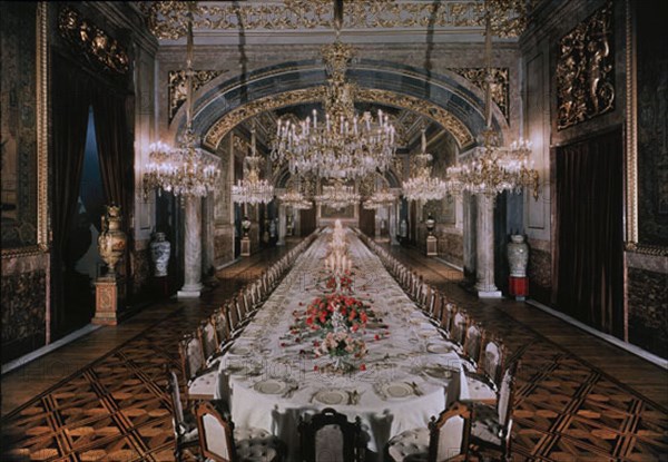 COMEDOR DE GALA PREPARADO PARA BANQUETE
MADRID, PALACIO REAL-INTERIOR
MADRID
