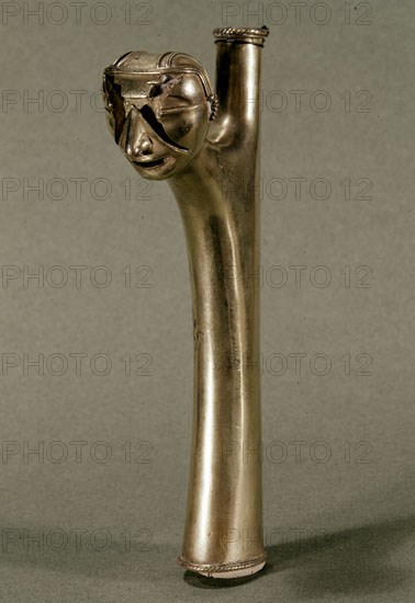 TESORO DE LOS QUIMBAYAS - VASIJA DE ORO CON FIGURA FEMENINA - COLOMBIA - 200-1000 DC
MADRID, MUSEO