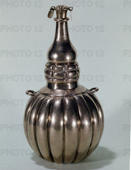 TESORO DE LOS QUIMBAYAS - VASIJA DE ORO DECORADA CON GAJOS EN RELIEVE - COLOMBIA - 200-1000