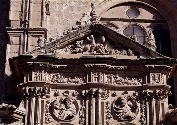 SANTI ESPIRITU-PORTADA-DET SUPERIOR CON TIMPANO DE SANTIAGO
SALAMANCA, IGLESIA DE SANCTI