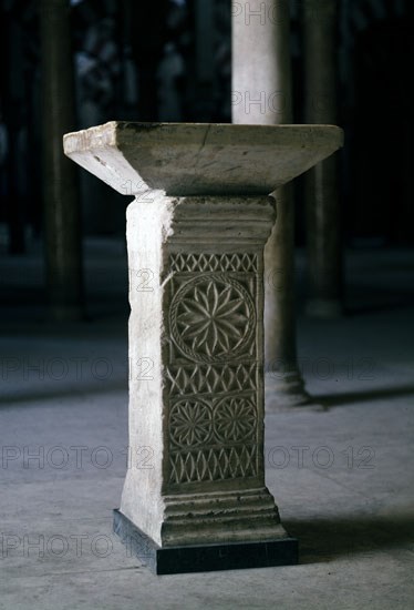SALA ABD AL RAHMAN I-PEDESTAL VISIGODO
CORDOBA, MEZQUITA
CORDOBA

This image is not