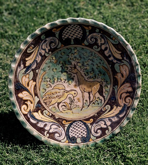 SANTAFE
PLATO DE CERAMICA VIDRIADO Y PINTADO-MOTIVOS ANIMALES Y VEGETALES-S XX
PUENTE ARZOBISPO,