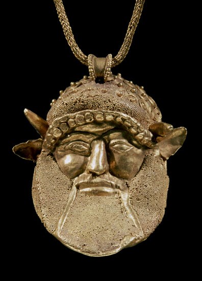 COLLAR DE ORO-DET CABEZA DE ACHELOUS-ARTE ETRUSCO
PARIS, MUSEO LOUVRE-INTERIOR
FRANCIA

This