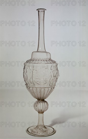 BOTELLA DE VIDRIO INCOLORA-SOPLADO Y MOLDEADO CON ADORNOS-S XVI/XVII-ESTILO VENECIANO-COL