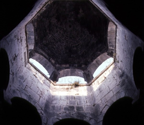 INTERIOR-DETALLE DE LA BOVEDA CUPULIFORME SOBRE LA PISCINA CENTRAL
GERONA, BAÑOS