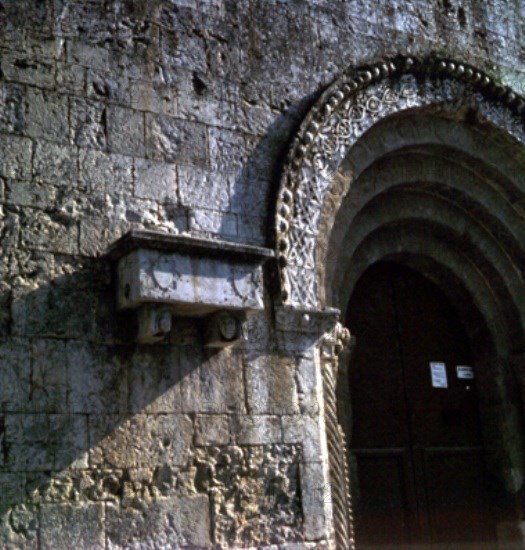 EXTEIROR-PORTADA-DET ARQUIVOLTAS CON DECORACION VEGETAL-ROMANICO GERUNDENSE
GERONA, MONASTERIO SAN