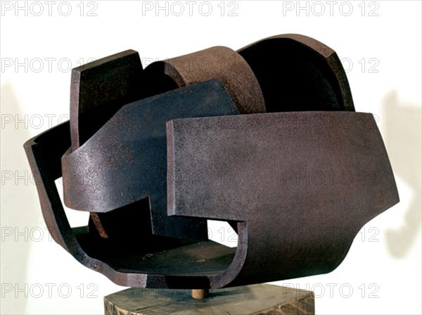 CHILLIDA EDUARDO 1924/2002
ESCULTURA-RUMOR DE LIMITES 1959-ACERO
MADRID, COLECCION
