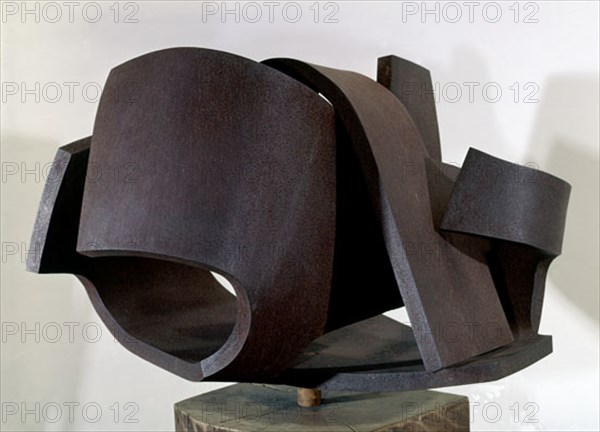 CHILLIDA EDUARDO 1924/2002
ESCULTURA-RUMOR DE LIMITES 1959-ACERO
MADRID, COLECCION