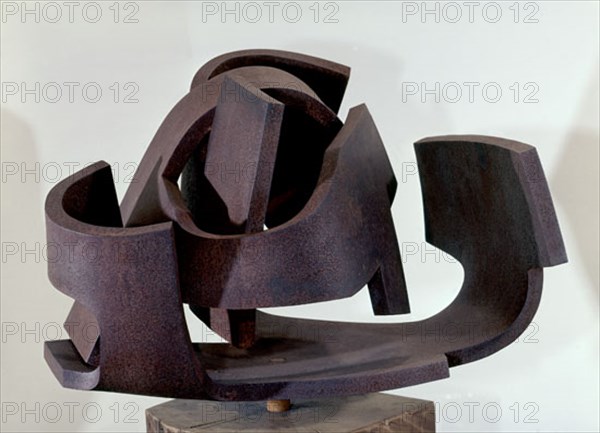 CHILLIDA EDUARDO 1924/2002
ESCULTURA-RUMOR DE LIMITES 1959-ACERO
MADRID, COLECCION